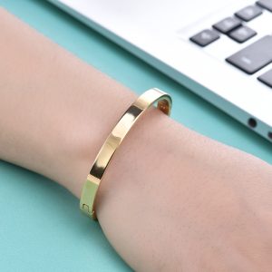 Simple Glossy Snap Bracelet For Women